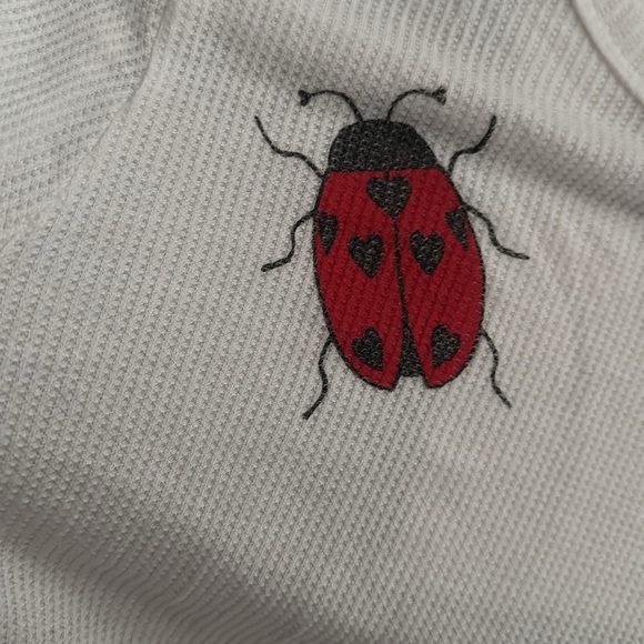 In good conditioning, worn 2x - no stains, rips. Lightly faded designs (pics) - Picture 8 of 9